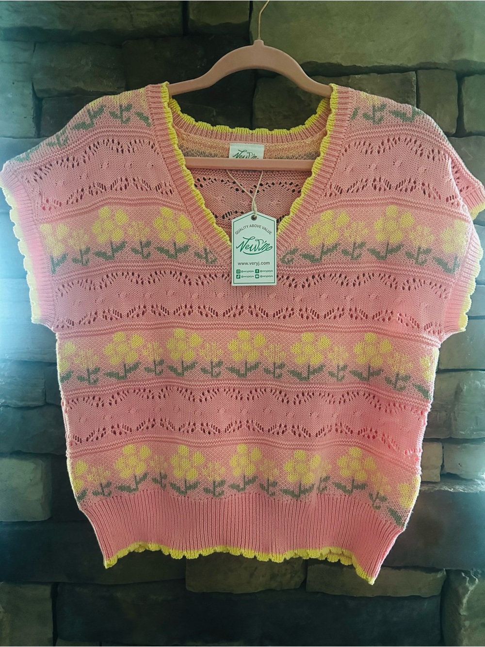 NWT New In Pink V-Neck Floral Knit Sweater Vest / Yellow Trim & Flowers! Sz SM